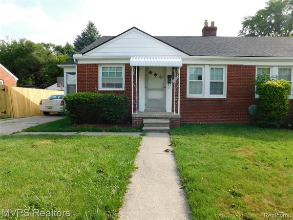 18557 Roscommon Street , Harper Woods, MI 48225