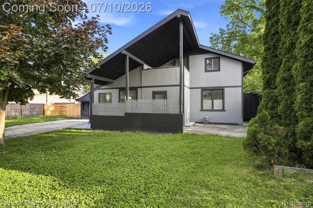 19730 Hilton Drive, Southfield, MI 48075 Main Photo