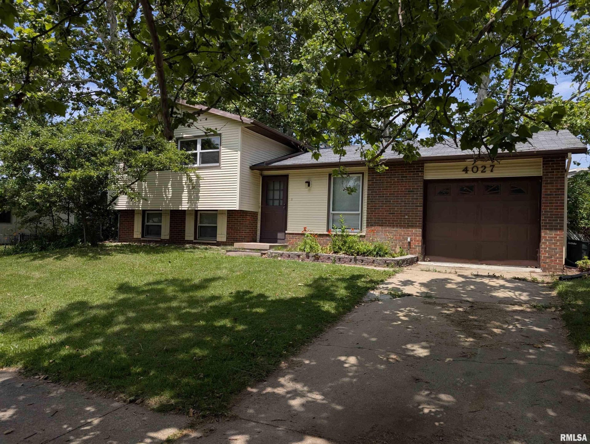 4027 Creighton Terrace, Peoria, IL 61615 Main Photo