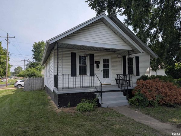 1401 MARKET Street, Pekin, IL 61554