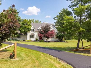 40 West Gate Drive, East Aurora, NY 14052