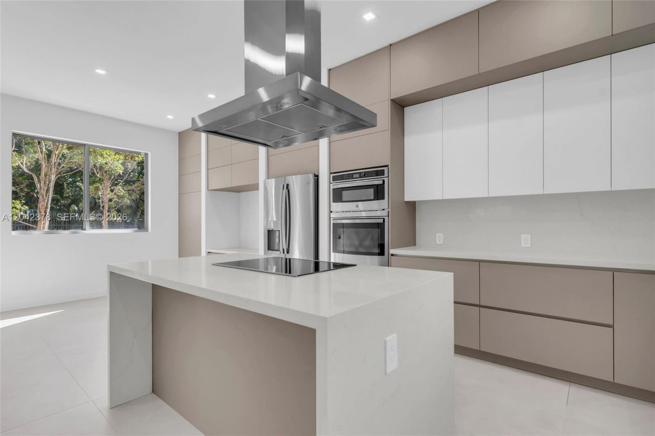3204 Plaza St , Miami, FL 33133 Photo
