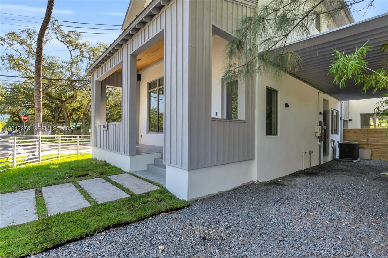 3204 Plaza St , Miami, FL 33133 Photo