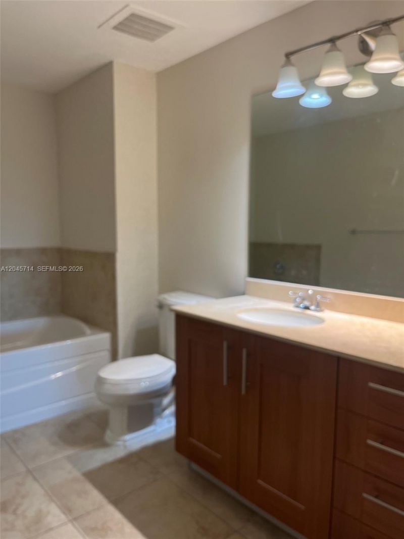 1300 Ponce De Leon Blvd , Unit 608, Coral Gables, FL 33134 Photo