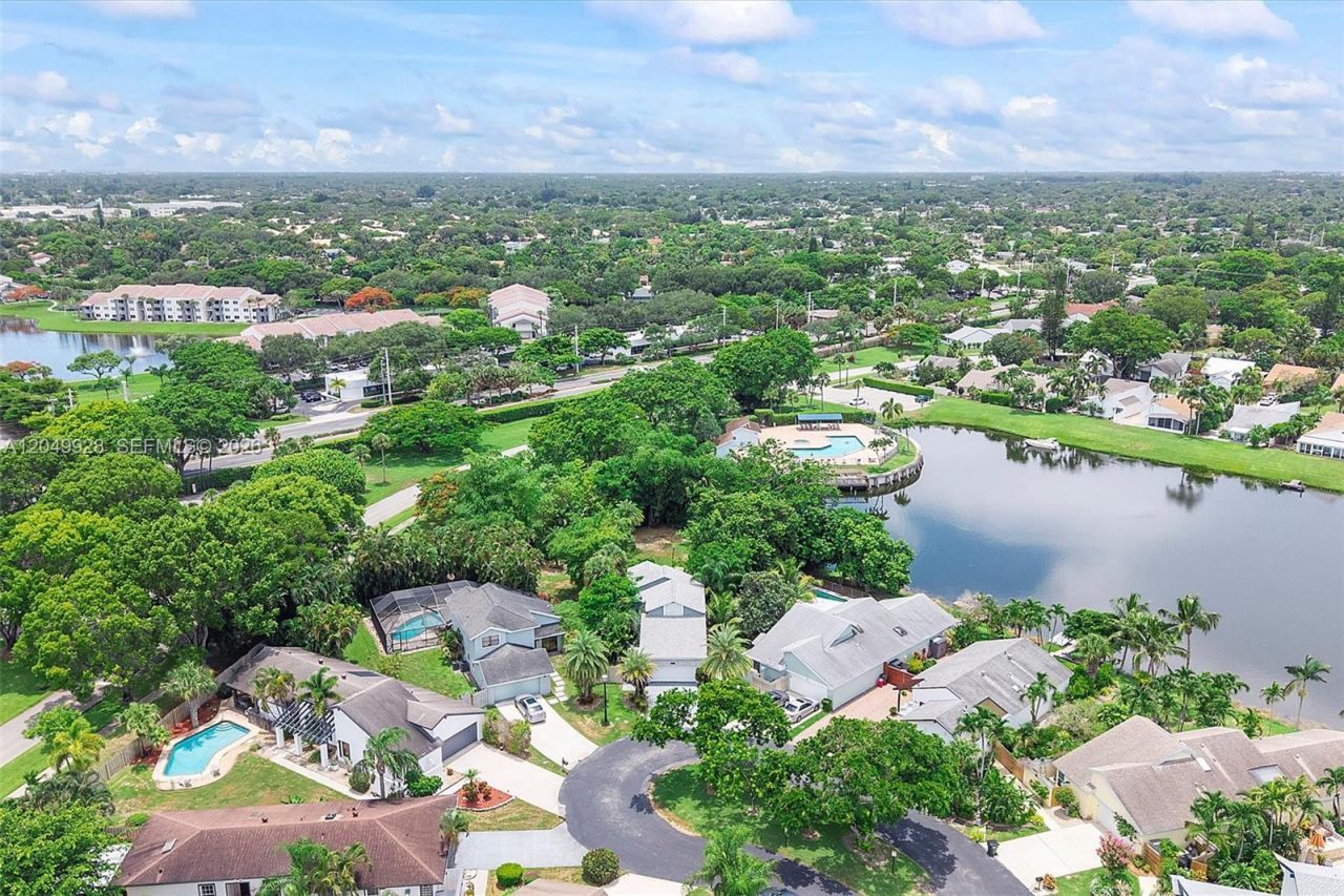 2055 NW 9th St, Delray Beach, FL 33445 Photo
