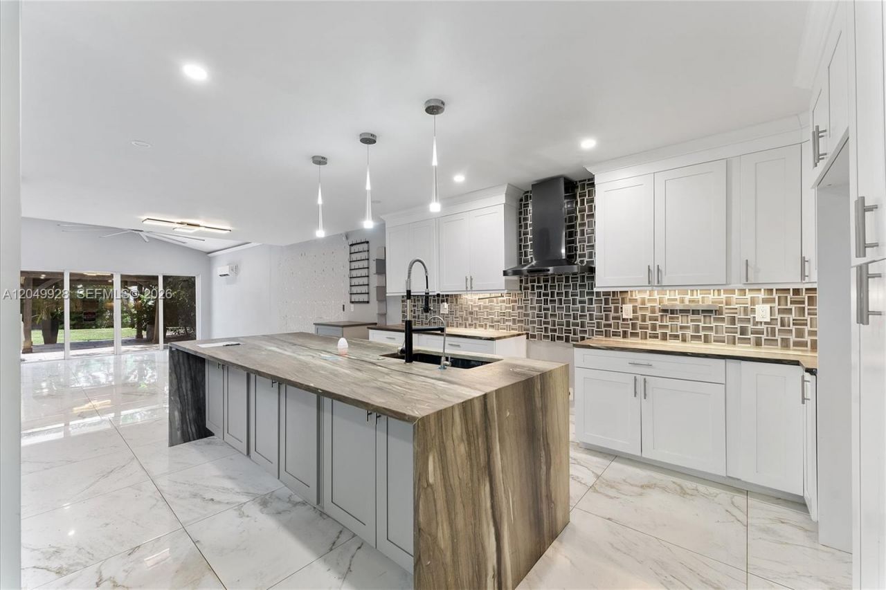 2055 NW 9th St, Delray Beach, FL 33445 Photo