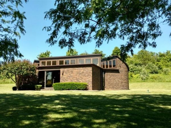 580 Duck Hollow Rd, Uniontown, PA 15401