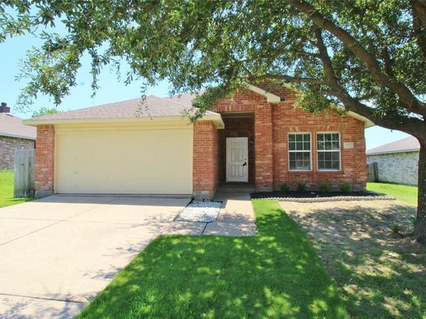 321 Briar Oaks Drive, Royse City, TX 75189