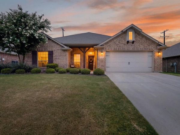 101 Loving Trail , Justin, TX 76247