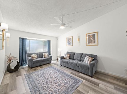 39 Del Vista Cir, Sacramento, CA 95823 Photo