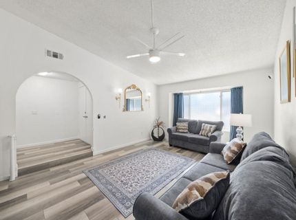 39 Del Vista Cir, Sacramento, CA 95823 Photo