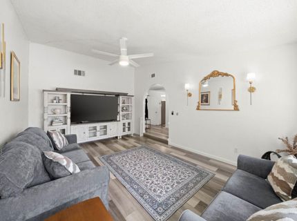 39 Del Vista Cir, Sacramento, CA 95823 Photo