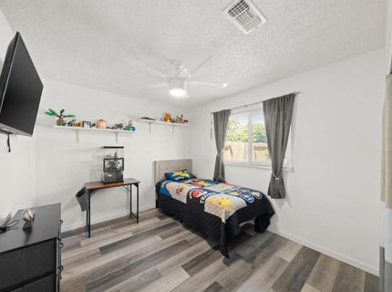 39 Del Vista Cir, Sacramento, CA 95823 Photo
