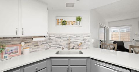39 Del Vista Cir, Sacramento, CA 95823 Photo