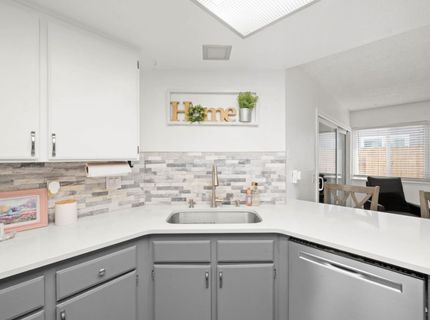 39 Del Vista Cir, Sacramento, CA 95823 Photo