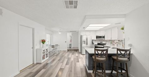 39 Del Vista Cir, Sacramento, CA 95823 Photo