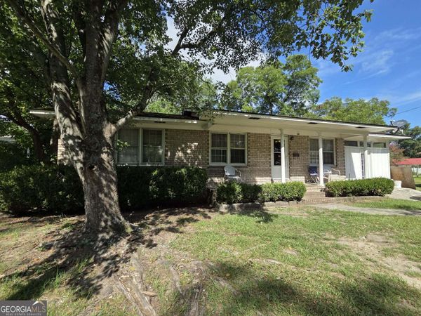 9 S College Street, Claxton, GA 30417