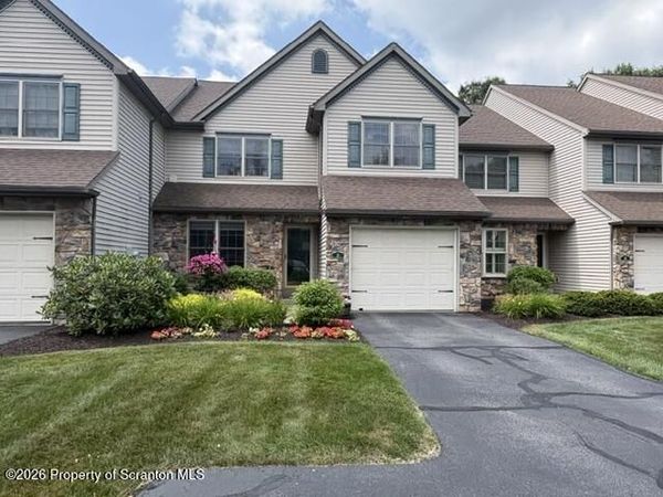 21 Hedge Row Run , Clarks Summit, PA 18411