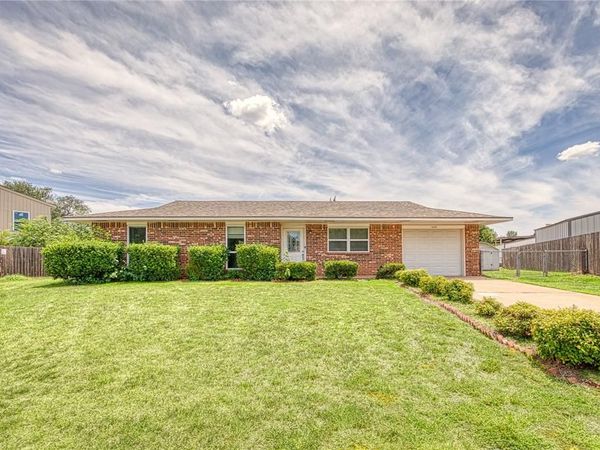 1402 Sherry Court, Elk City, OK 73644