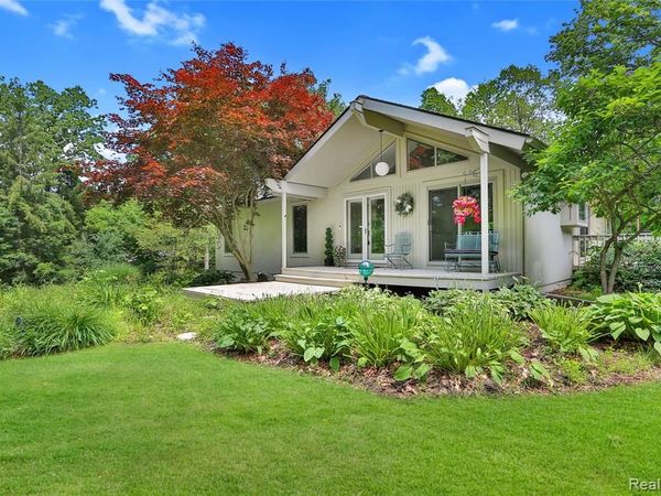 4070 Cross Road, White Lake Twp, MI 48386