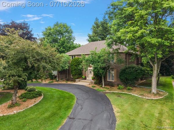21640 Riverview Drive, Beverly Hills Vlg, MI 48025