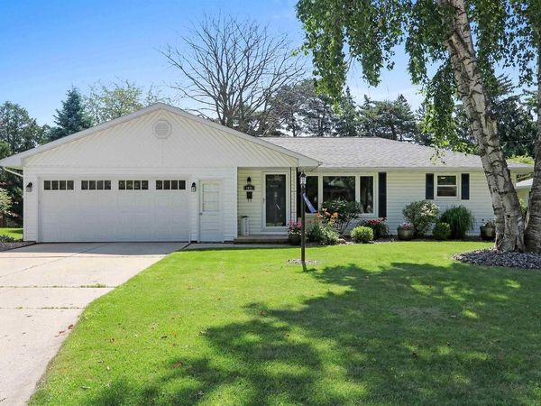 1421 ARGONNE DRIVE, Green Bay, WI 54304