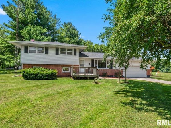 1277 S Wake Road, New Berlin, IL 62670