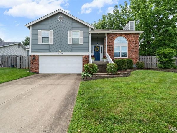 2286 Graystone Drive, St Charles, MO 63303