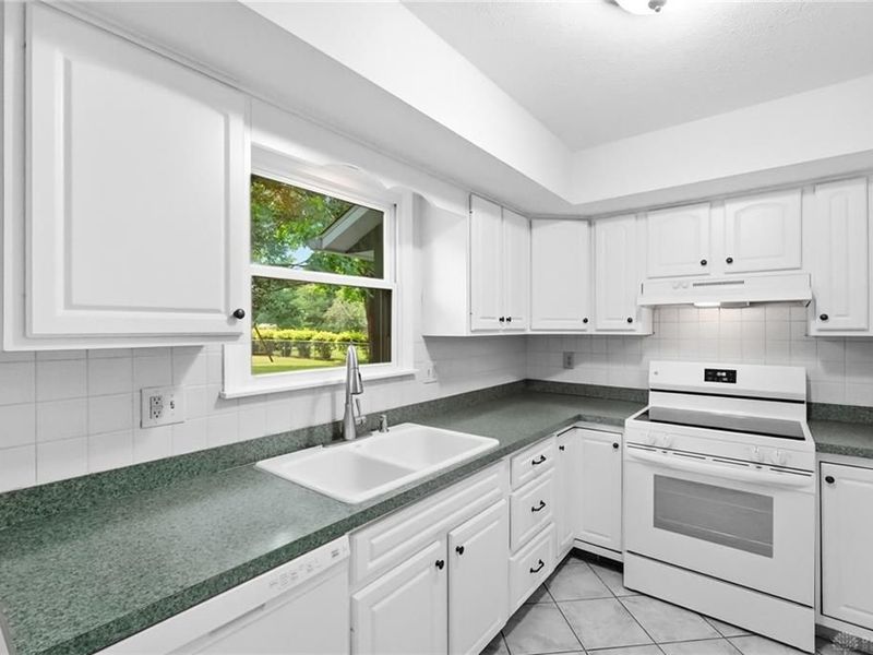 1160 Hyannis Drive, Beavercreek, OH 45434 Photo 11