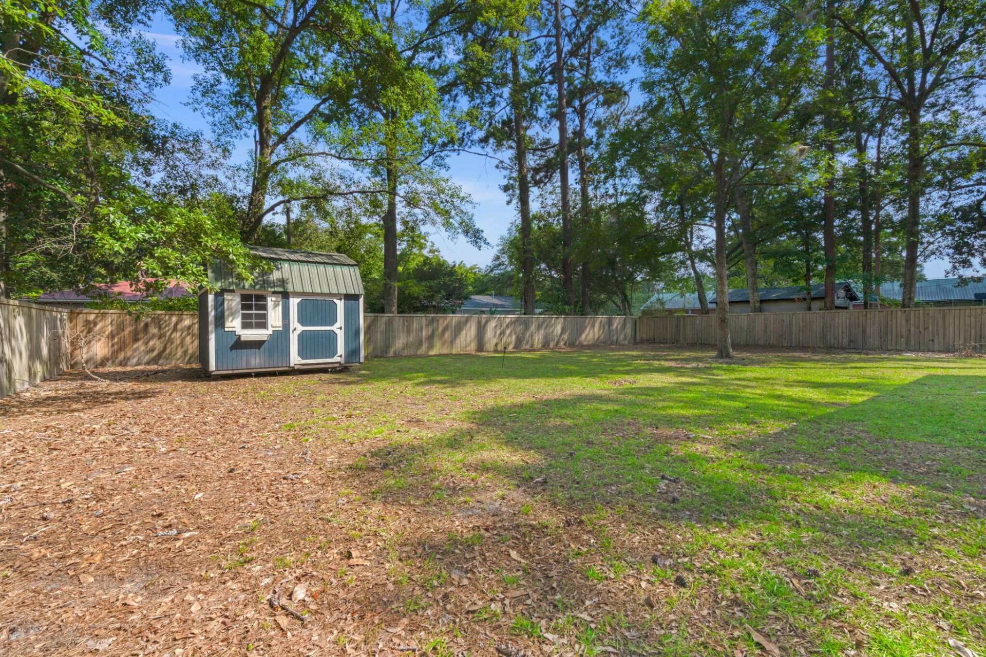 305 Forest Circle Photo 24