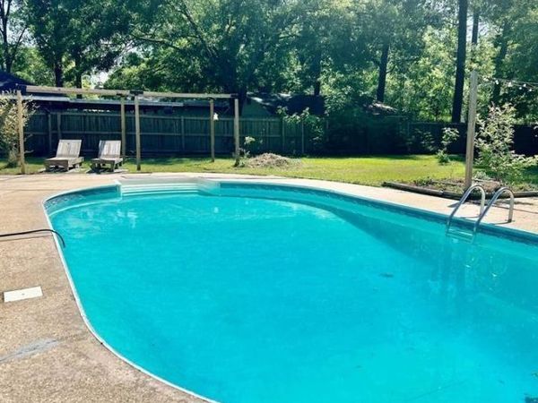 26811 Pen Dr, Walker, LA 70785