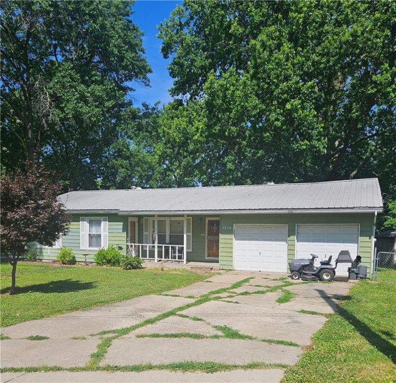 5714 N Tracy Avenue, Gladstone, MO 64118 Main Photo