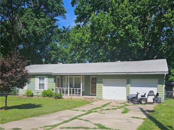 5714 N Tracy Avenue, Gladstone, MO 64118