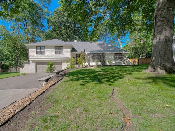 8020 Juniper Street, Prairie Village, KS 66208