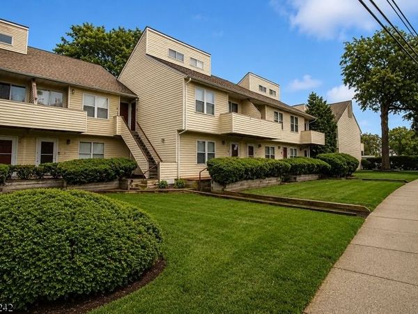 156 Liberty St, Little Ferry, NJ 07643
