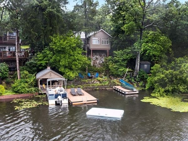 106 Demarest Rd, Bloomingdale, NJ 07403