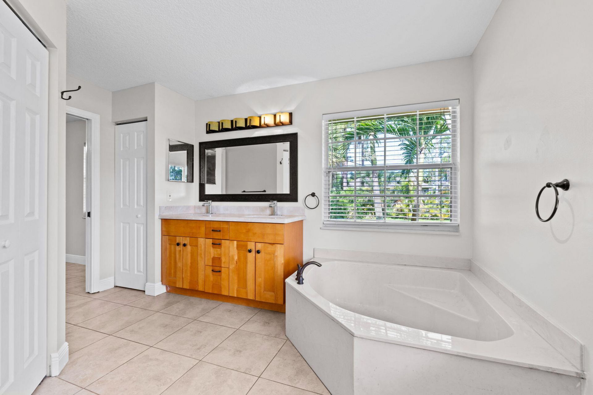 16628 Valencia Boulevard, The Acreage, FL 33470 Photo