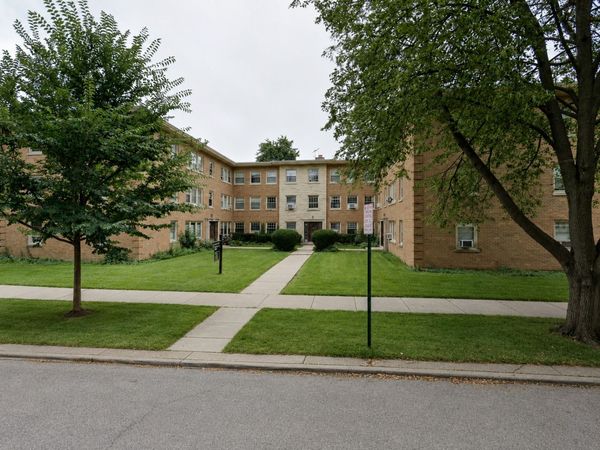 4825 Hull Street, Unit 3E, Skokie, IL 60077