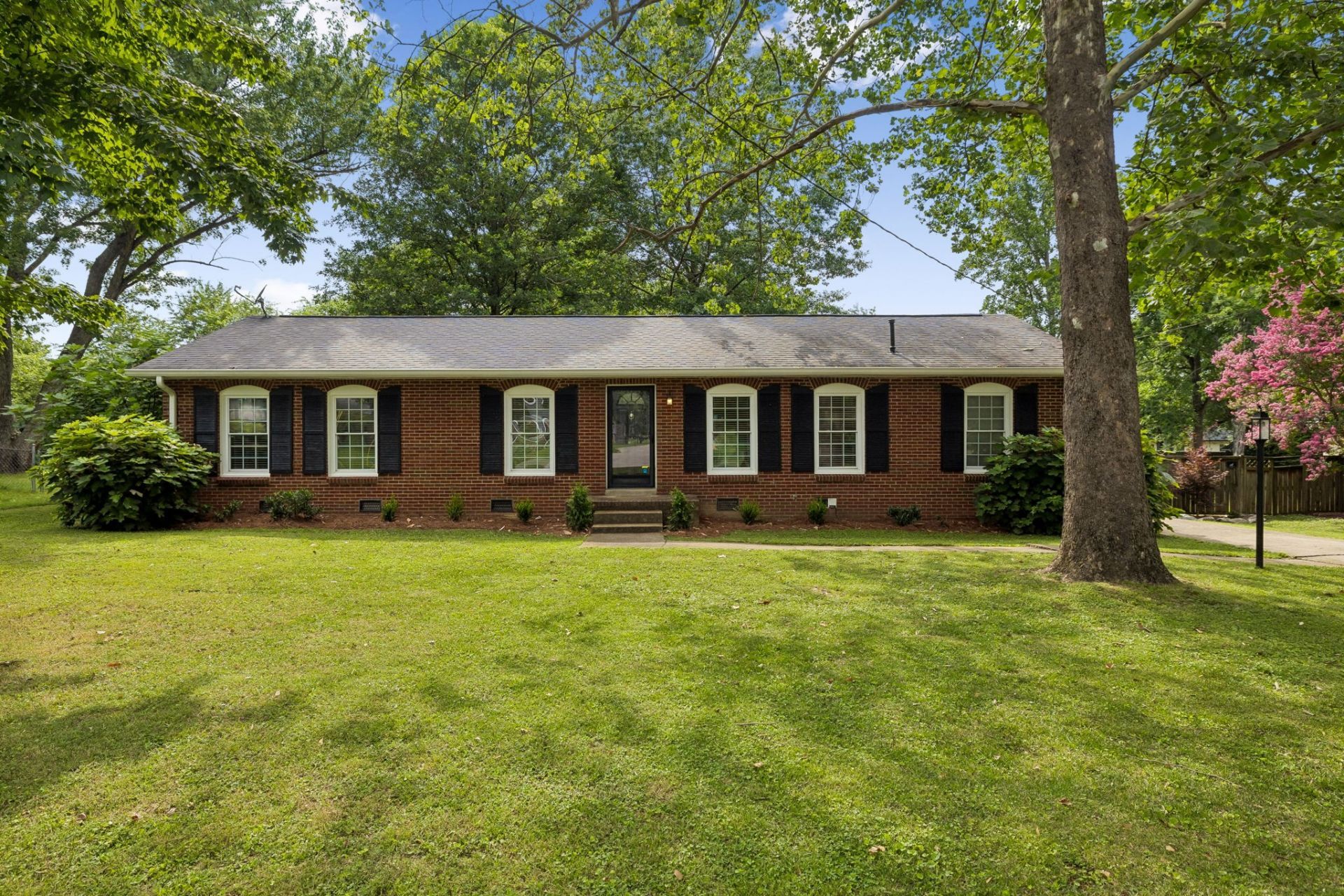 8063 Regency Dr, Nashville, TN 37221 Main Photo