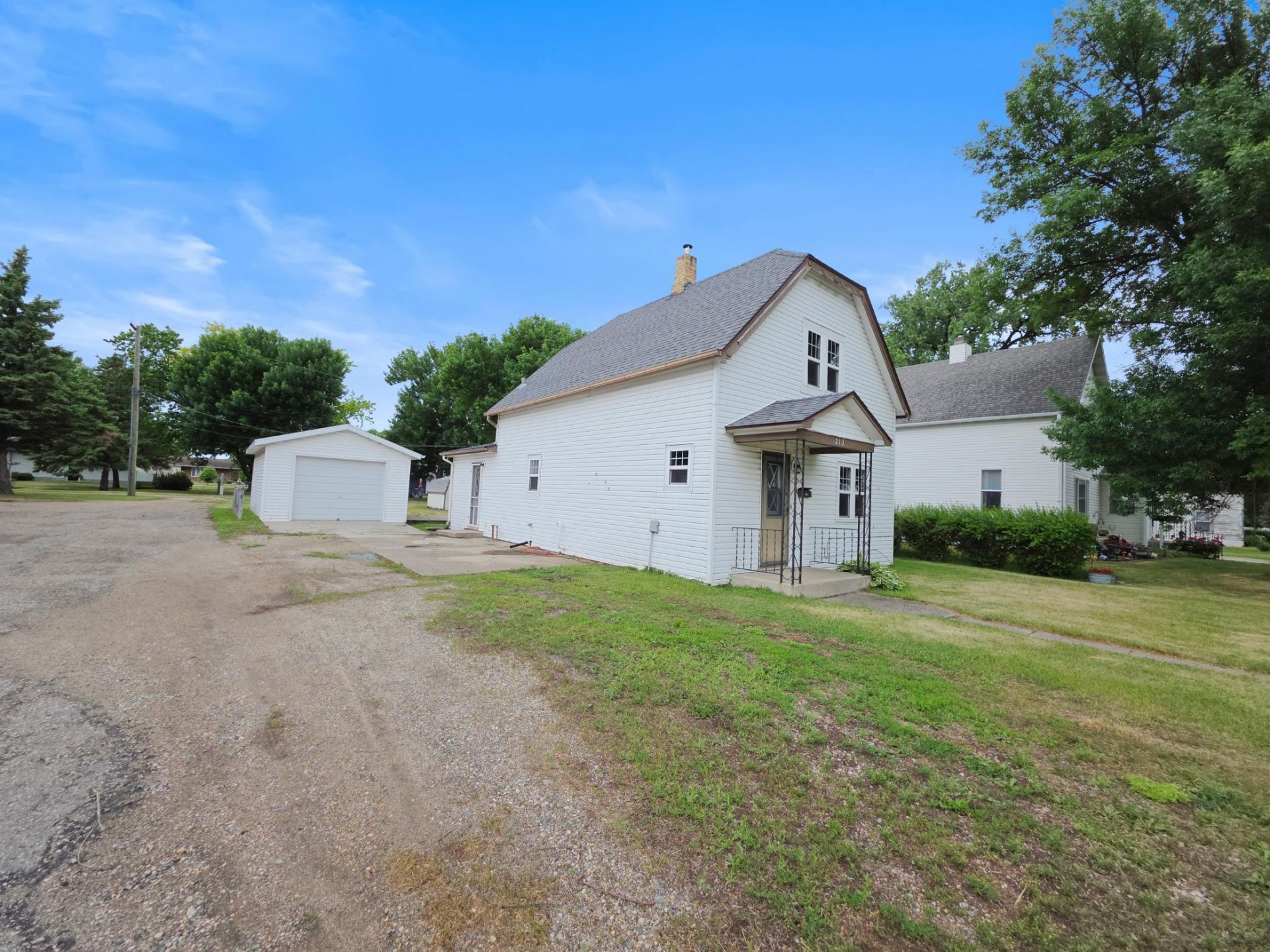 213 1st Street N, Ulen, MN 56585 Main Photo