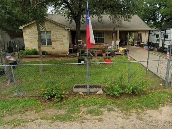 652 Pecan LN, Cottonwood Shores, TX 78657