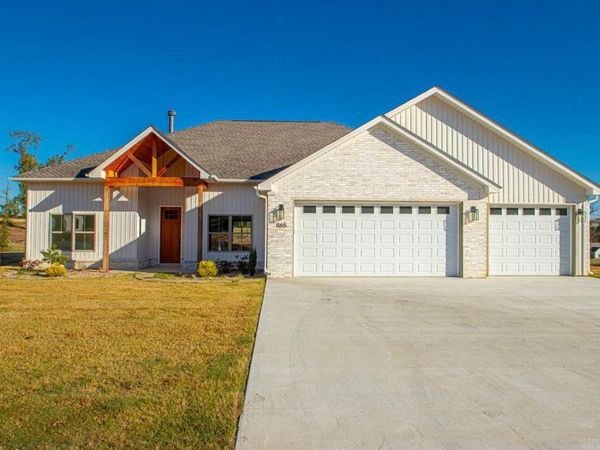1165 Duke Drive, Bauxite, AR 72011
