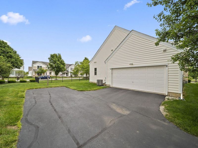 5900 Montana Creek Drive, Unit 20, Dublin, OH 43016 Photo 2