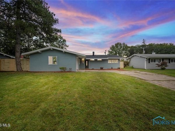 3325 Queenswood Boulevard, Toledo, OH 43606