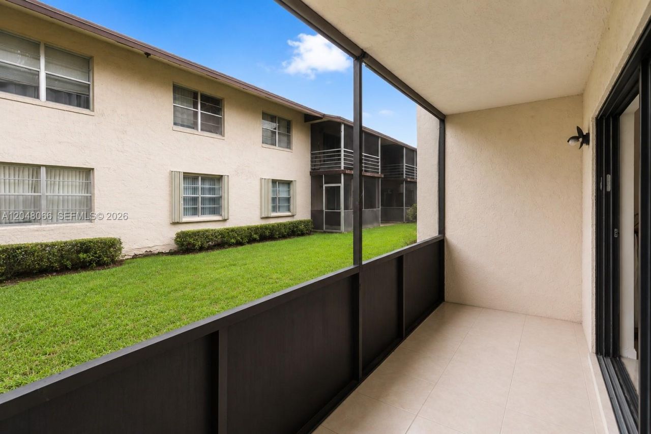 204 E Laurel Dr, Unit 1204, Margate, FL 33326 Photo