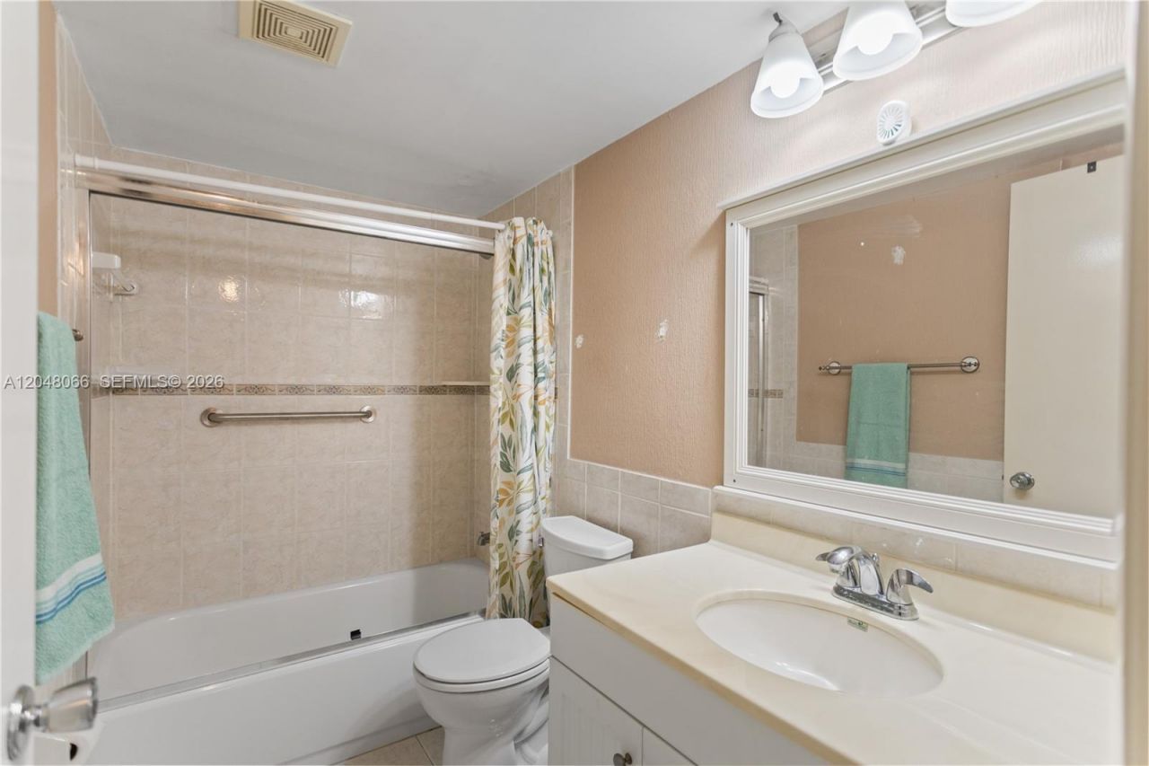 204 E Laurel Dr, Unit 1204, Margate, FL 33326 Photo