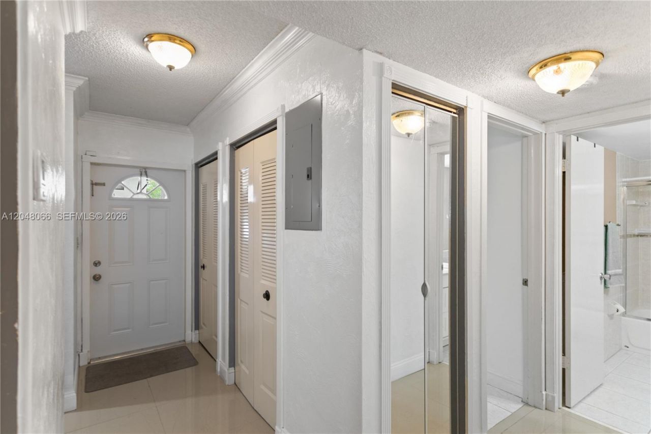 204 E Laurel Dr, Unit 1204, Margate, FL 33326 Photo