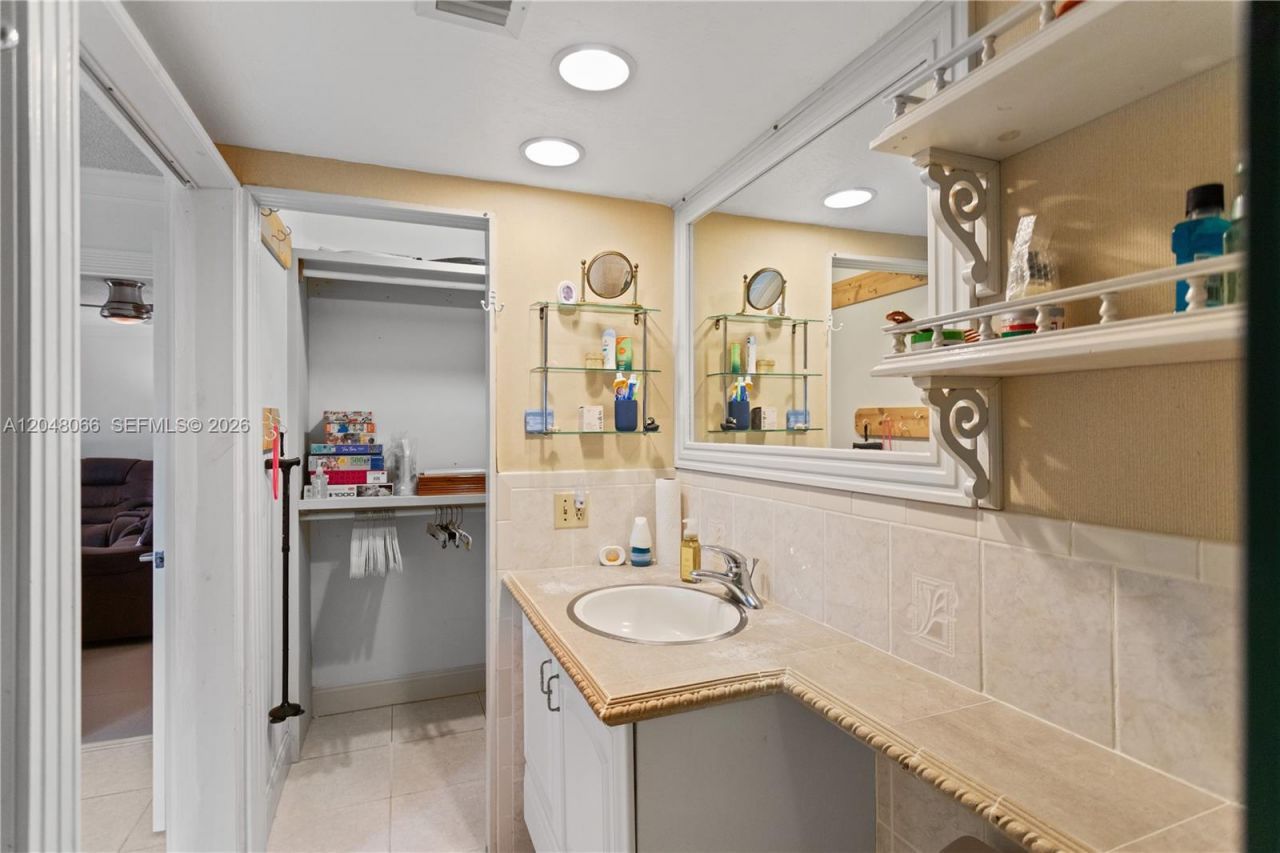 204 E Laurel Dr, Unit 1204, Margate, FL 33326 Photo