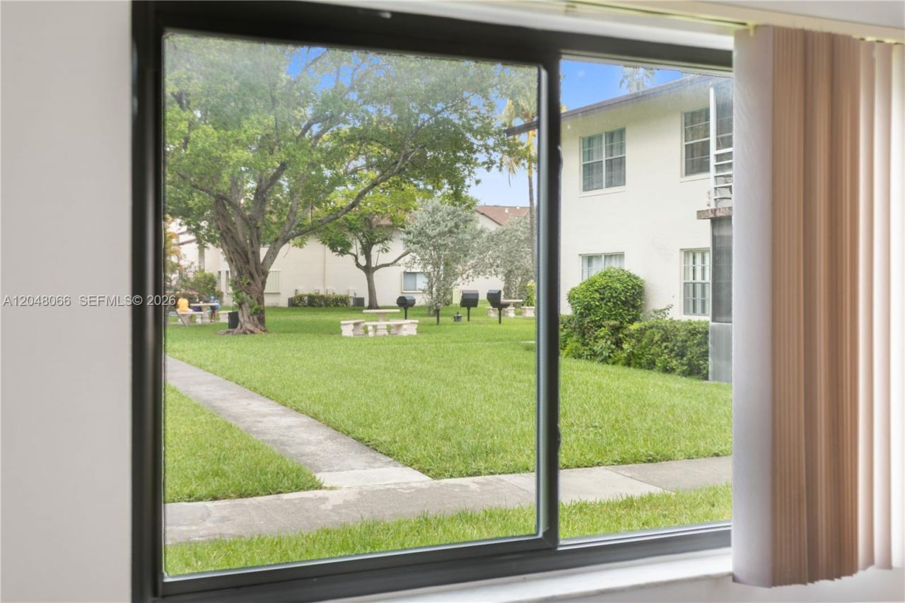 204 E Laurel Dr, Unit 1204, Margate, FL 33326 Photo