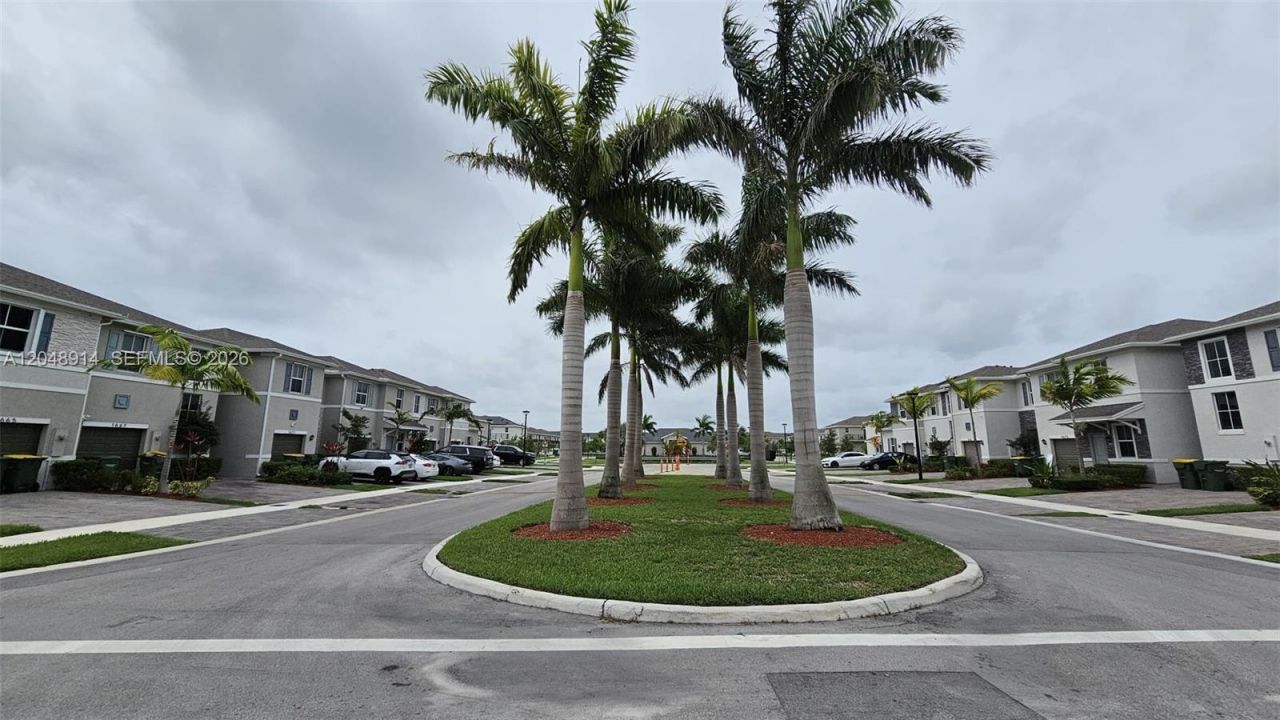 1677 SE 8th Ave , Homestead, FL 33034 Photo